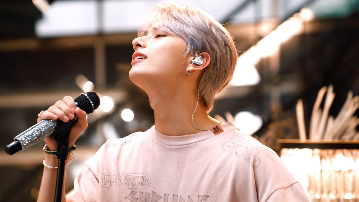 healingwithsvt's tweet image. junhui looks so pretty 🥹🤍