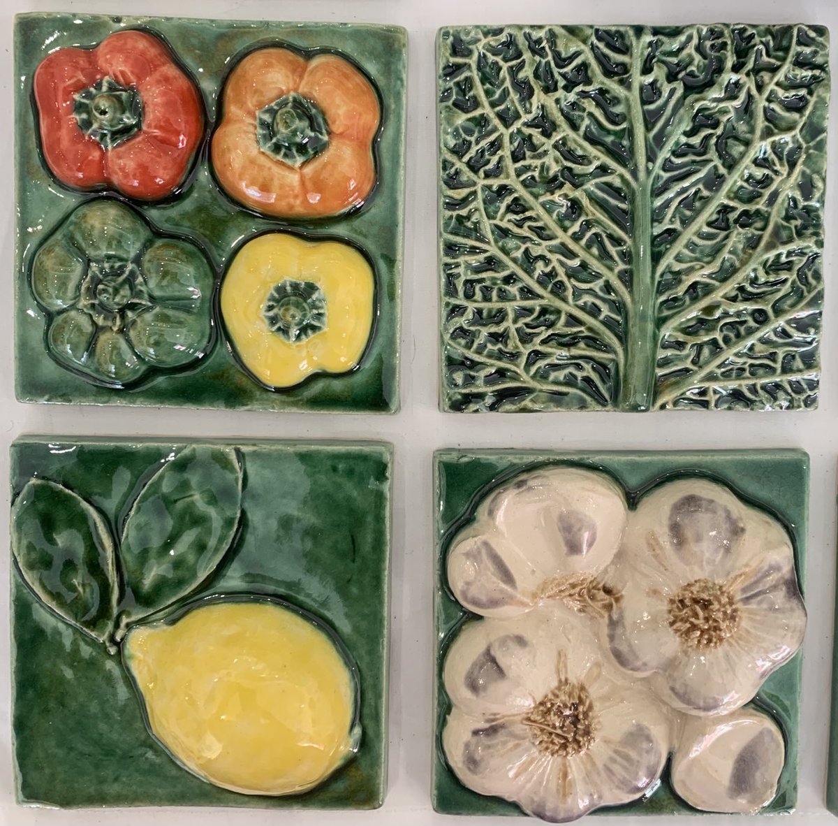 ShorehamArt's tweet photo. Don’t forget your fruit n veg ⁦@ShorehamArt⁩ it’s all ready been hand picked waiting to be collected #angelaevans #ceramictiles #kitchentiles #intetiordesign #vegtables #lemons #shorehambysea #shorehamtown #brunswickrdshoreham https://t.co/g2Z7xptMze