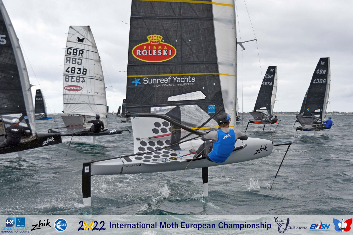 Le récap' de la 1re journée du championnat d'Europe de moth à Quiberon est à voir ici en vidéo
letelegramme.fr/voile/champion…
@JulienVillion <a href="/benoitmarie20/">benoit marie</a> <a href="/sebastiencol/">Seb Col</a> <a href="/Dylanfletcher_/">Dylan Fletcher</a> <a href="/NoeDelpech/">Noé DELPECH</a> <a href="/ClementCron/">clément cron</a> 
Photo Christophe Le Bohec
<a href="/ENVSN56/">Ecole Nationale de Voile et des Sports Nautiques</a> <a href="/YCCarnac/">YC Carnac</a>