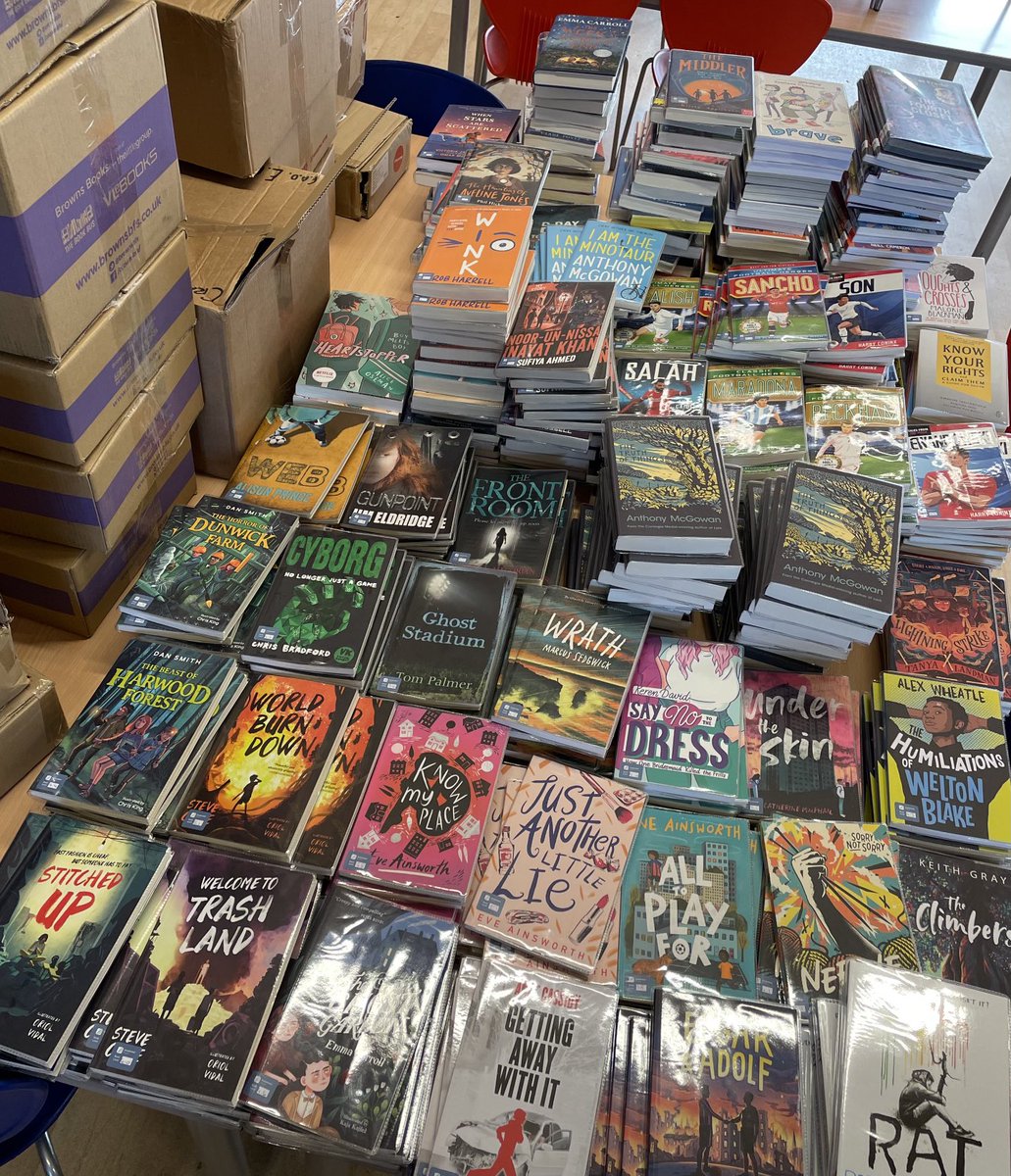 earmstronglib's tweet photo. This is what 2 days of non-stop, uninterrupted cataloguing and processing looks like! 500+ books, 15 boxes emptied. Just 10 to go #bookbacklog https://t.co/zDWXGNR2ft