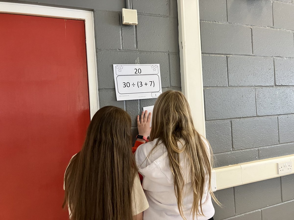 acroydon tweet media