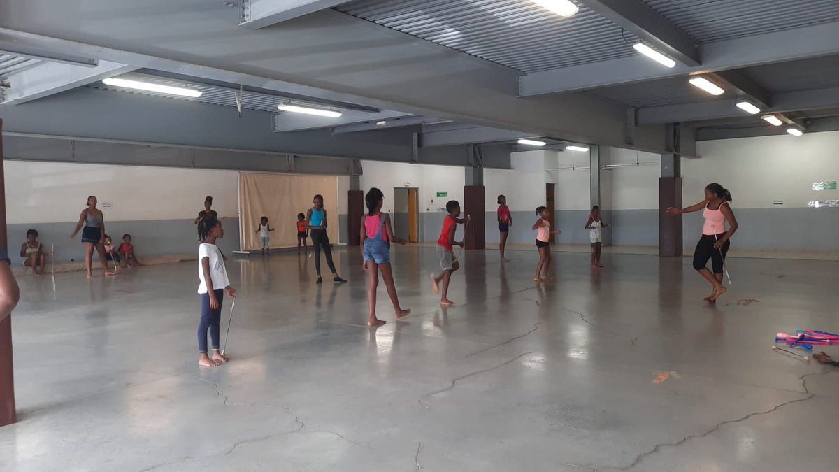 Pour la 3ème édition de la caravane sports jeunesse, nous avons eu le plaisir d'accueillir 5 nouvelles disciplines.
Lutte
Twirling bâton
Break dance
Tchoukball
Motocycliste