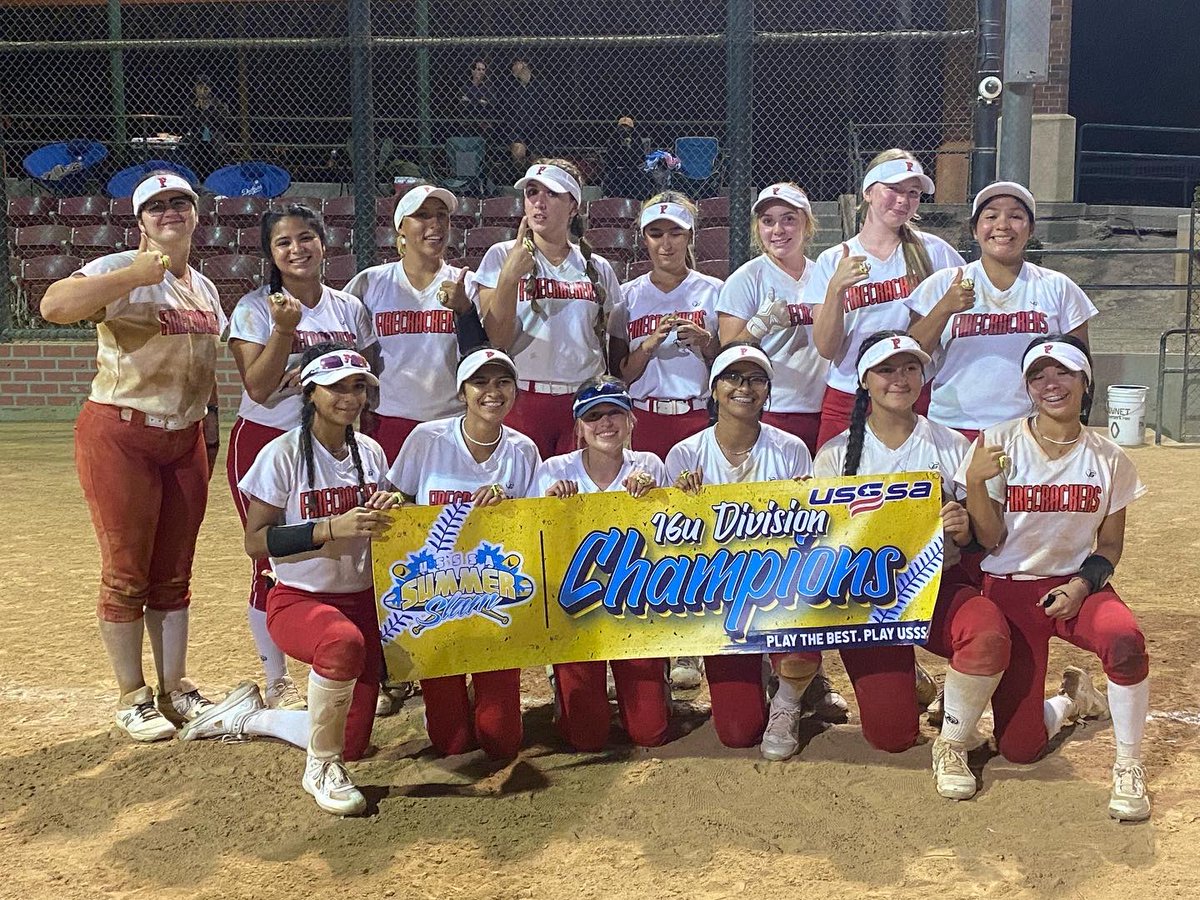 katie_ruffer's tweet photo. 13 hours, 5 games, 98 degree heat = CHAMPIONS π (thatβs me in the dirty uniform on the left) #firecrackerssoftball #gettingdirty #slidinghome #softballproblems @Los_Stuff @ExtraInningSB @sportsthread @D1Uncommitted @USSSAFastpitch https://t.co/oibsDWjS7p