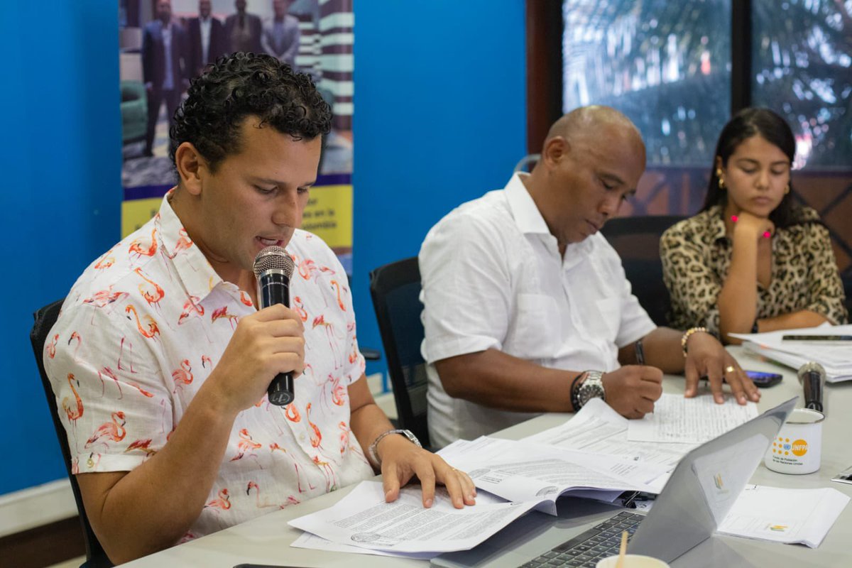 GobernacionSai's tweet image. En sala de juntas de la #GobernaciónSAI se llevo a cabo el Comité Interdisciplinario de Espacio Público Departamental para evaluar situaciones de uso de espacio en el territorio insular, y así validar si algunos de los establecimientos comerciales cumplen con la normatividad.