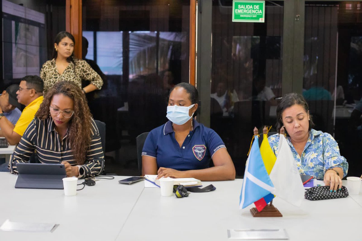 GobernacionSai's tweet image. En sala de juntas de la #GobernaciónSAI se llevo a cabo el Comité Interdisciplinario de Espacio Público Departamental para evaluar situaciones de uso de espacio en el territorio insular, y así validar si algunos de los establecimientos comerciales cumplen con la normatividad.