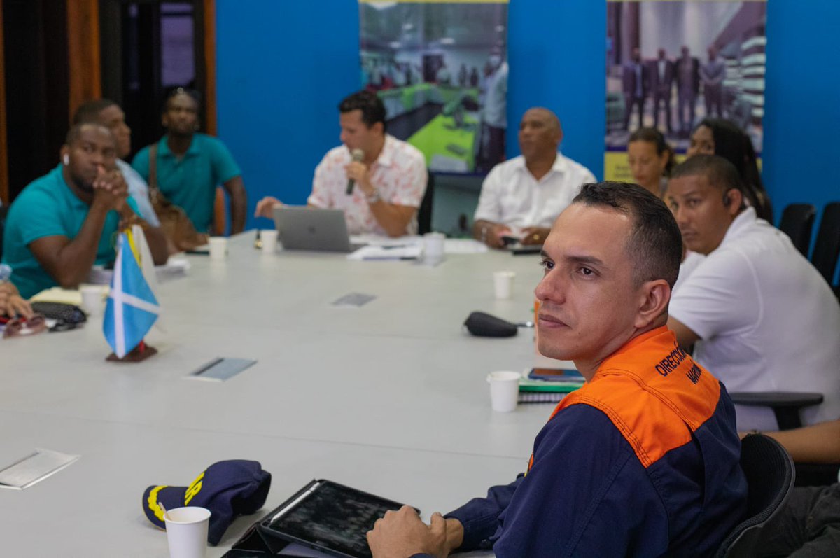 GobernacionSai's tweet image. En sala de juntas de la #GobernaciónSAI se llevo a cabo el Comité Interdisciplinario de Espacio Público Departamental para evaluar situaciones de uso de espacio en el territorio insular, y así validar si algunos de los establecimientos comerciales cumplen con la normatividad.