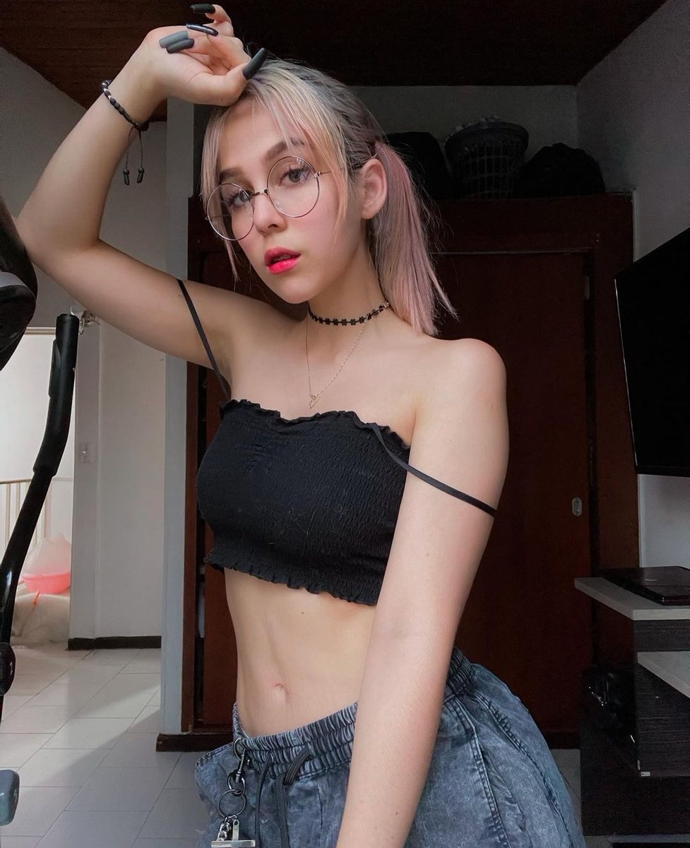 sofibricee tweet picture
