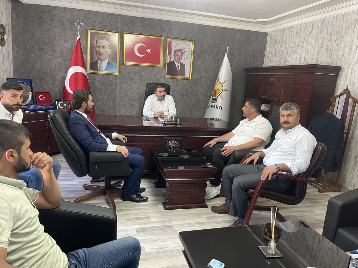 kadirkirli63's tweet photo. KUMED Genel Başkanı Orhan kılıç ,İl başkanı Mehmet Avcı,Karaköprü ilçe  başkanı  Mehmet ali Şeydanlı,il kadın kolları başkanı emine aslan Ve Heyetini Misafir ettik.Yürüttükleri faaliyet ve Çalışmalarla ilgili İstişarelerde bulunduk.@erkankandemir 
@IleKuresel https://t.co/ziid7T9a1w