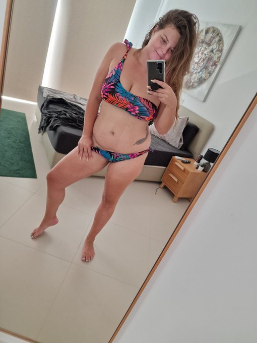 Hey! Ich hoffe euch geht es gut und ihr hattet bis jetzt einen sch&ouml;nen Tag! Gef&auml;llt euch das Bild? Ich<a href="/tag/smile"class="tags"><span>#smile</span></a><a href="/tag/curvy"class="tags"><span>#curvy</span></a><a href="/tag/sexy"class="tags"><span>#sexy</span></a><a href="/tag/hot"class="tags"><span>#hot</span></a><a href="/tag/goodmorning"class="tags"><span>#goodmorning</span></a><a href="/tag/kiss"class="tags"><span>#kiss</span></a><a href="/tag/glasses"class="tags"><span>#glasses</span></a>