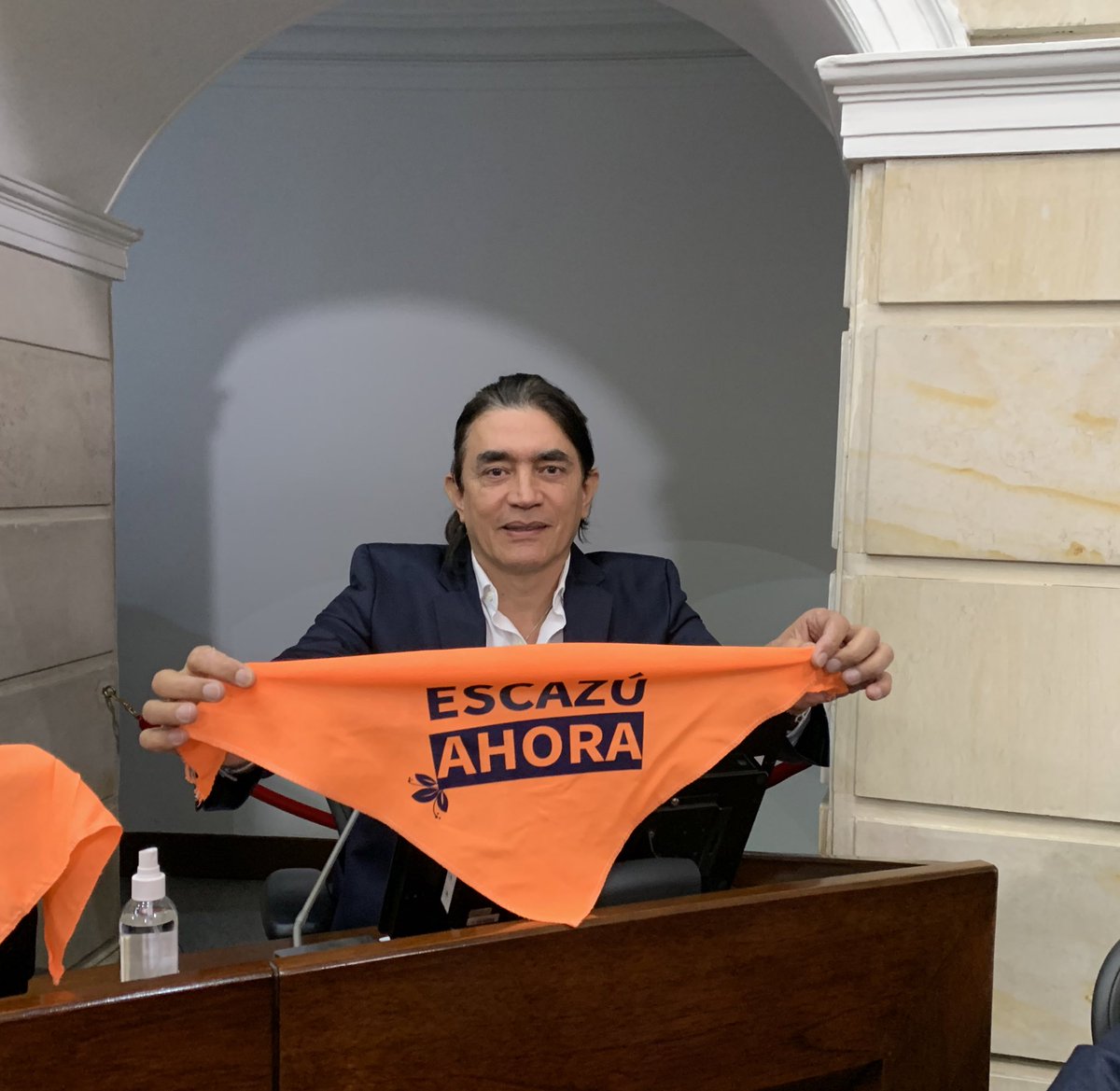 GustavoBolivar's tweet photo. Hoy, aprobaremos la ratificación del acuerdo de Escazú.
Nuestros votantes empezarán a sentir que votar por el Pacto Histórico, valió la pena. 
Este proyecto fue rechazado varias veces por la coalición de gobierno de Duque.
Se trata de proteger la vida de los líderes ambientales. https://t.co/OvJt69Ax1j