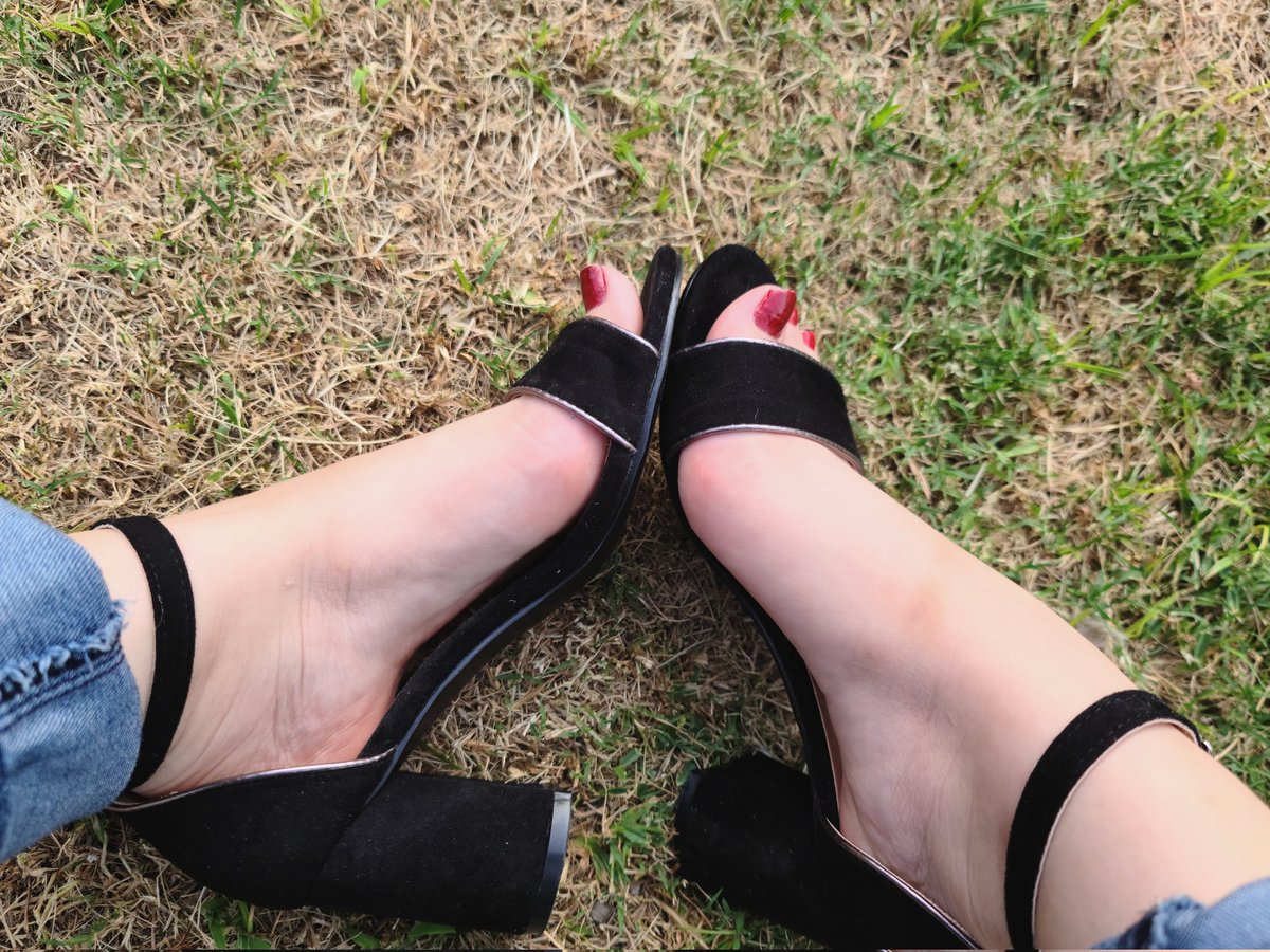 Feet_Sindy's tweet photo. How u doing?? ☺️
#feet #feetfetiche #feetworship #feetsellingcontent #feetpicsforsales #feetpic #foot #pies #pieslindos #piesfemeninos #piesdescalzos #podolatriabrasil #podolatriabrasileira https://t.co/yuJMlL4hyG