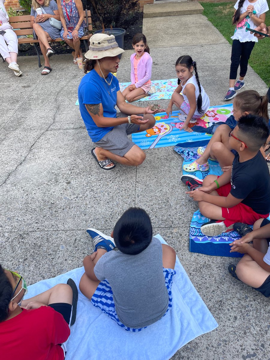 MissBauer9's tweet photo. Thank you to Oyster Bay @thewaterfrontcenter for coming out to teach us about some interesting ocean animals ๐ฆ #MineolaSummer https://t.co/KKMv8PEtZ4