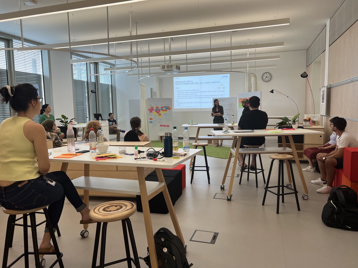 InduKo_hhn's tweet photo. Gestern hat der dritte #InduKo Gesamtworkshop am Bildungscampus inkl. anschließendem Picknick stattgefunden. Der offene Dialog in Präsenz ist immer wieder toll, um persönlich Erfahrungen auszutauschen und gemeinsam an neuen Ideen und Herausforderungen zu arbeiten. #HHN https://t.co/O2gcWtpkfh