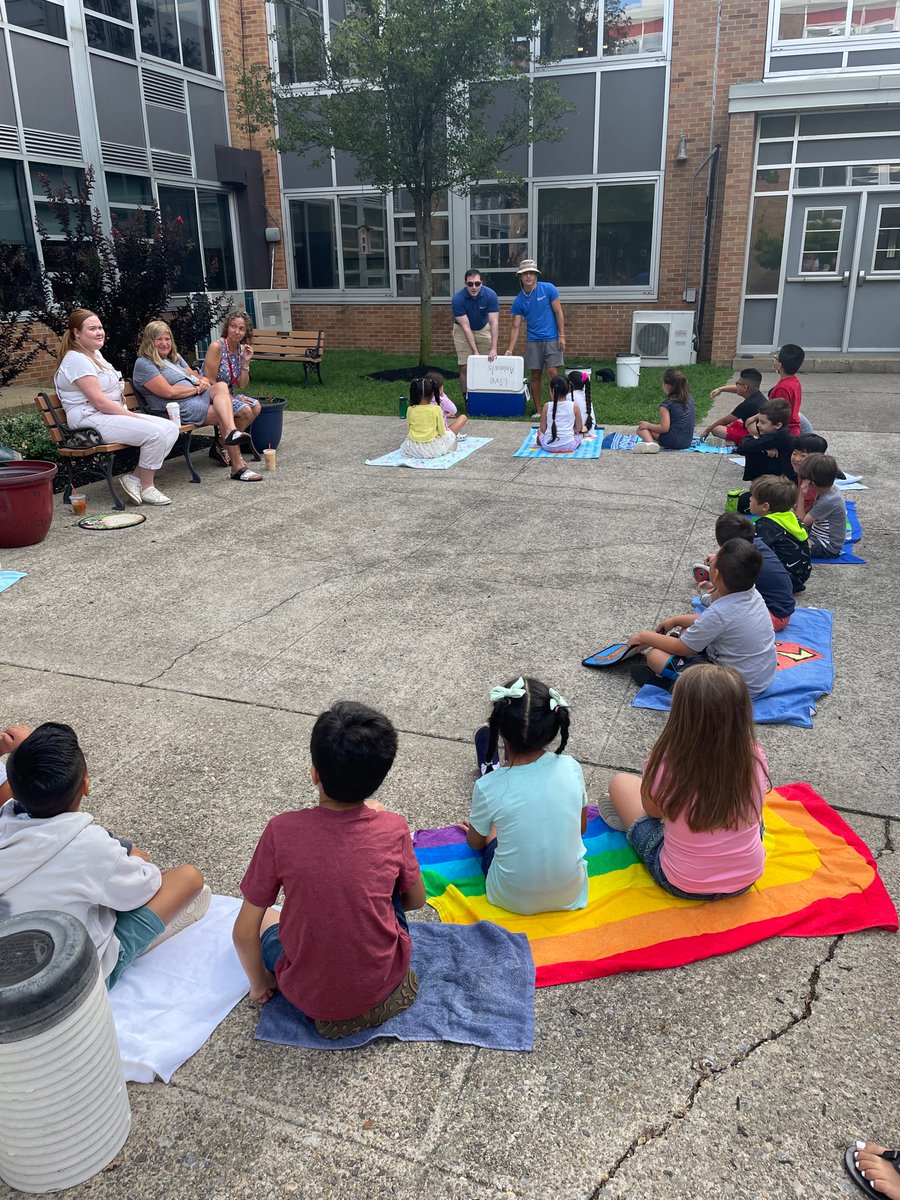 MissBauer9's tweet photo. Thank you to Oyster Bay @thewaterfrontcenter for coming out to teach us about some interesting ocean animals ๐ฆ #MineolaSummer https://t.co/KKMv8PEtZ4