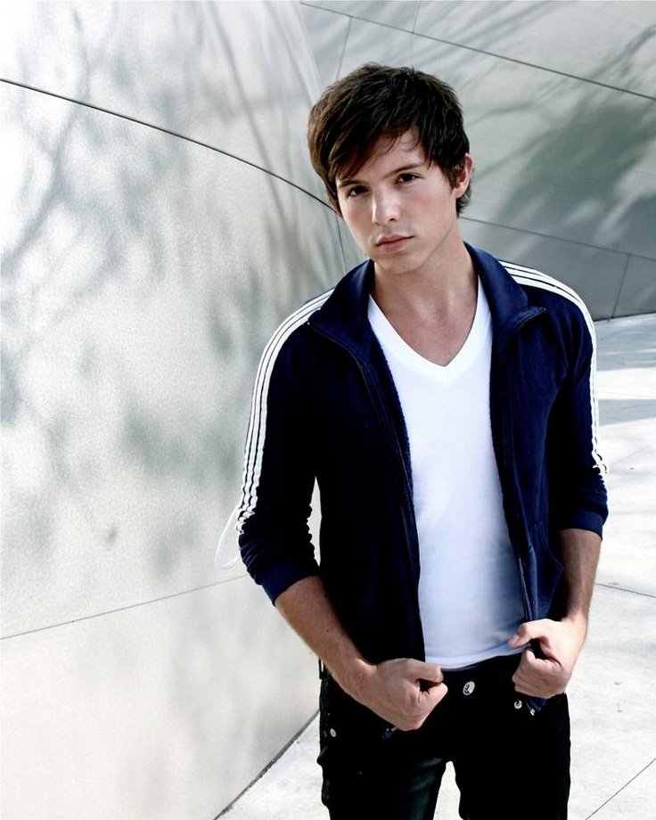 HisBadInfluence's tweet image. Has anyone seen this boy?

It's been almost two decades since I last saw him, so he should be in his mid-thirties now.

I want to catch up with him, it would be sweet if you could help me find him.