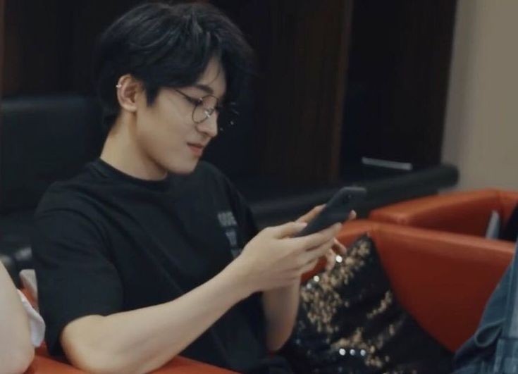 *nagbaka sakaling may ligaw na dm*