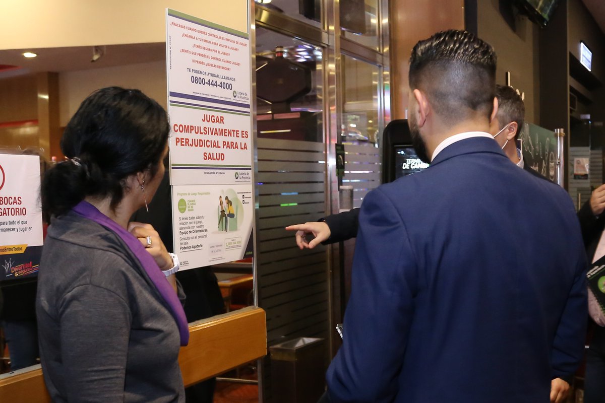 codereAr's tweet image. Autoridades de @LoteriaBA visitaron el Bingo La Plata para conocer más acerca de nuestro Programa de Juego Responsable y la presencia de psicólogos especializados en juego patológico dentro de nuestras salas.

Conocé más 👉 programajuegoresponsable.com.ar 

#SomosEquipo #SomosCodere