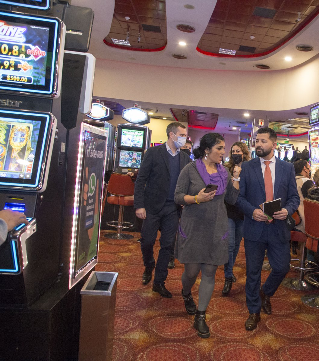 codereAr's tweet image. Autoridades de @LoteriaBA visitaron el Bingo La Plata para conocer más acerca de nuestro Programa de Juego Responsable y la presencia de psicólogos especializados en juego patológico dentro de nuestras salas.

Conocé más 👉 programajuegoresponsable.com.ar 

#SomosEquipo #SomosCodere