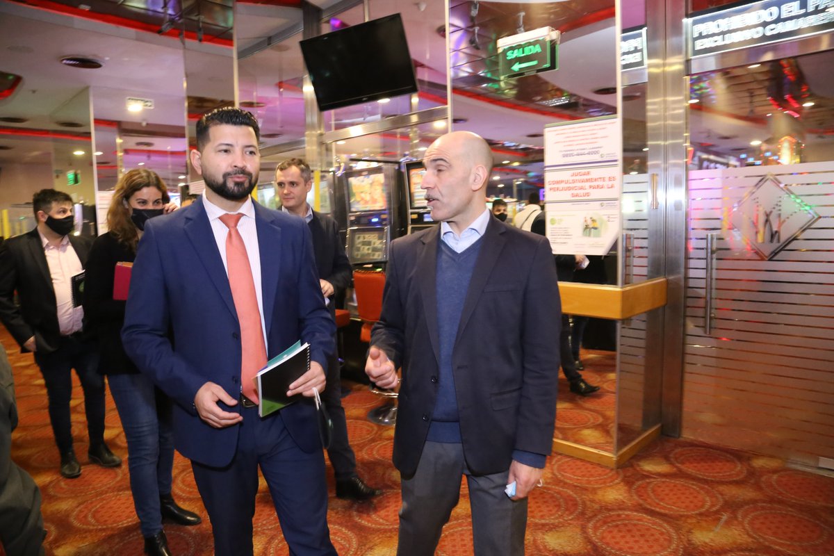 codereAr's tweet image. Autoridades de @LoteriaBA visitaron el Bingo La Plata para conocer más acerca de nuestro Programa de Juego Responsable y la presencia de psicólogos especializados en juego patológico dentro de nuestras salas.

Conocé más 👉 programajuegoresponsable.com.ar 

#SomosEquipo #SomosCodere