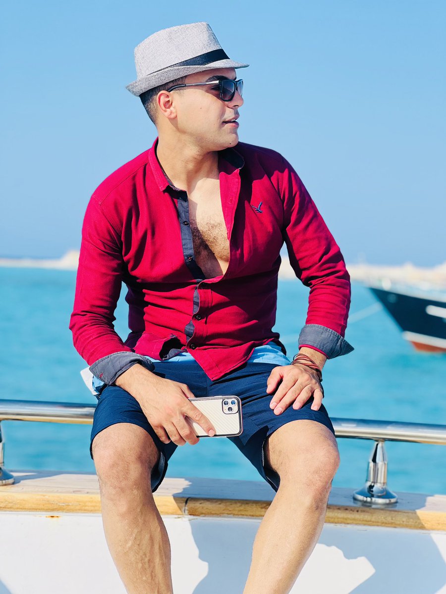 EslamFathy00's tweet photo. مطرح ما تلاقي ضحكتك، إبني بيت و اسكُن فيه.♥ https://t.co/MOPwcUUuey