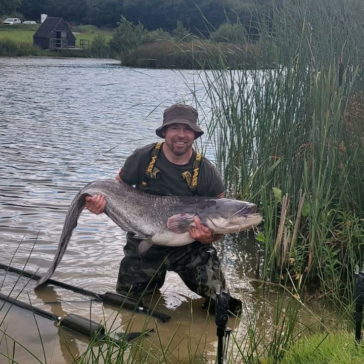 Well done to 5C's Syndicate Member Dave King for catching his Personal Best Wels Catfish at 58lbs on lobworms 🪱 from Nirvana's Specimen Cat Lake 🐈 😻 🎣👏

#AnglersParadise #anglersnirvana #nirvana #welscatfish #catfish #catchandrelease #bigcat #getfishing #onthebank