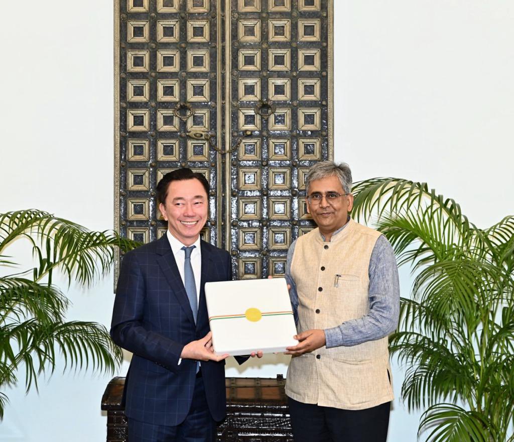 Randhir Jaiswal (@meaindia) on Twitter photo Secretary East <a href="/AmbSaurabhKumar/">Saurabh Kumar</a> bid farewell to the Malaysian High Commissioner Dato Hidayat Abdul Hamid & Vietnamese Ambassador <a href="/SanhChauPham/">Pham Sanh Chau</a>.
Fondly recalled their positive contributions to further our bilateral & regional ties. Wishing them the best for future endeavours! Secretary East <a href="/AmbSaurabhKumar/">Saurabh Kumar</a> bid farewell to the Malaysian High Commissioner Dato Hidayat Abdul Hamid & Vietnamese Ambassador <a href="/SanhChauPham/">Pham Sanh Chau</a>.
Fondly recalled their positive contributions to further our bilateral & regional ties. Wishing them the best for future endeavours!