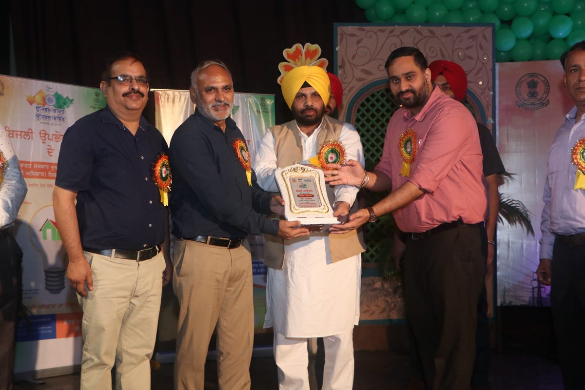 yespunjab's tweet image. PSPCL &amp;amp; PSTCL celebrate &apos;Ujjwal Bharat Ujjwal Bhawikh Bijli Mahotsav&apos; at Amritsar   
yespunjab.com/?p=608768

#PSPCL #PSTCL #HarbhajanSingh #ETO #Amritsar #YesPunjab