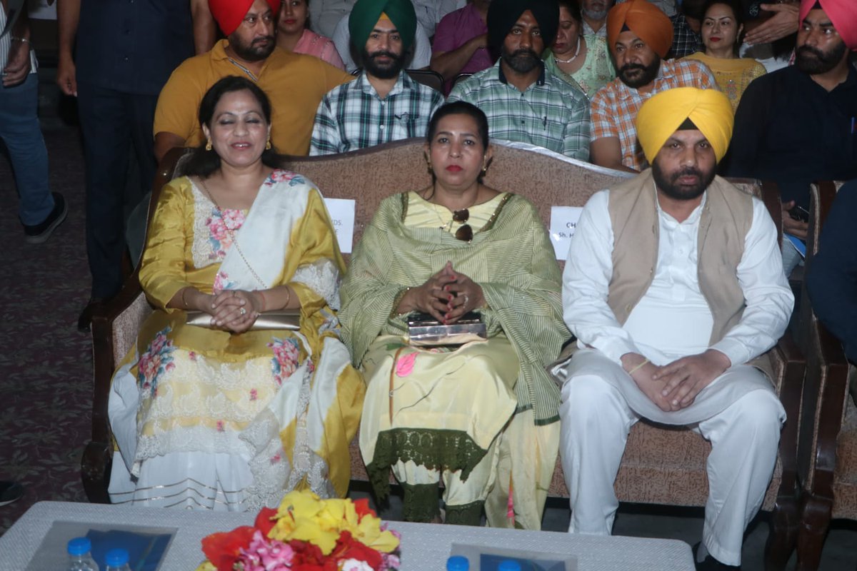 yespunjab's tweet image. PSPCL &amp;amp; PSTCL celebrate &apos;Ujjwal Bharat Ujjwal Bhawikh Bijli Mahotsav&apos; at Amritsar   
yespunjab.com/?p=608768

#PSPCL #PSTCL #HarbhajanSingh #ETO #Amritsar #YesPunjab