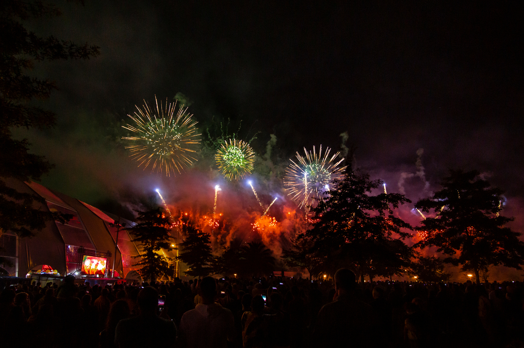 AgitAgueda_pt's tweet photo. O fogo de artifício do AgitÁgueda é sempre um dos pontos altos e aguardados do nosso evento! Foi o culminar de 23 dias fantásticos 🎆

Fiquem com algumas imagens desse momento 💜 https://t.co/Ekl8Vb2zJ8
