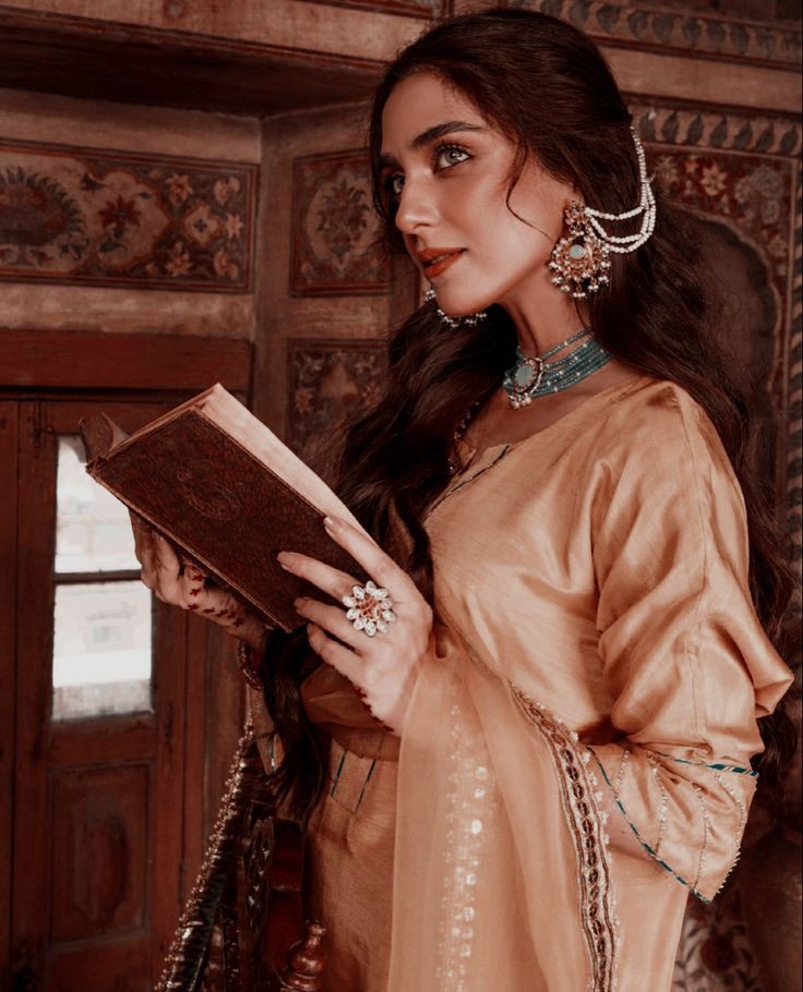 desiluvr_'s tweet photo. ITS MAYA DAY <3 #happybirthdaymayaali https://t.co/r0uHgr9d9t