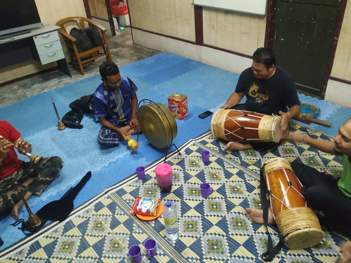 Seni yang tak lapuk dek hujan Insya-Allah
#gendangsilat