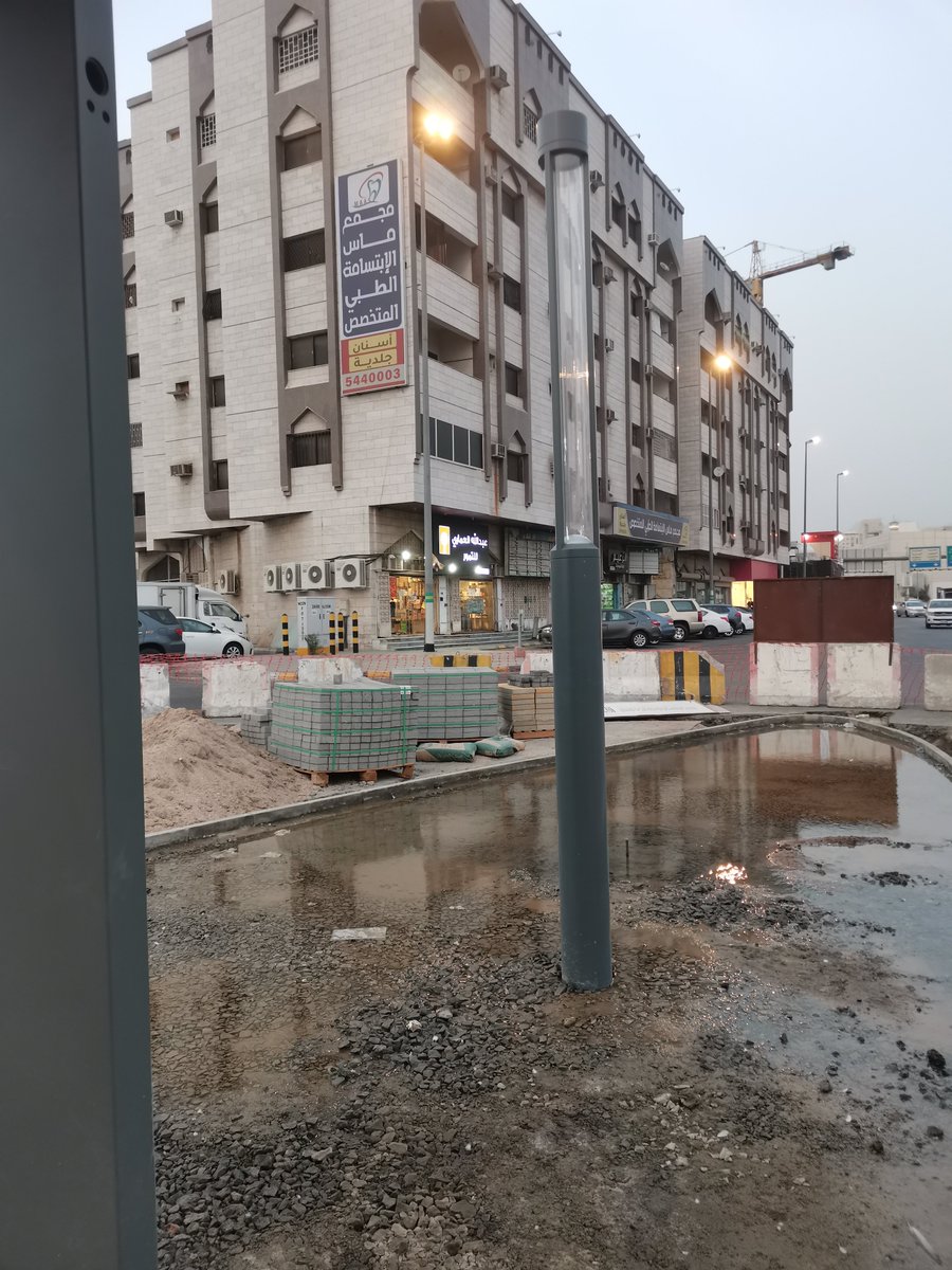 AmeenKateb's tweet photo. @NWCcare تسرب في شبكة المياه على شارع عام في مكة المكرمة من شهر وتم الابلاغ اكثر من مرة وللأسف لم يتم أصلاح الكسر https://t.co/5d20bJOXO6