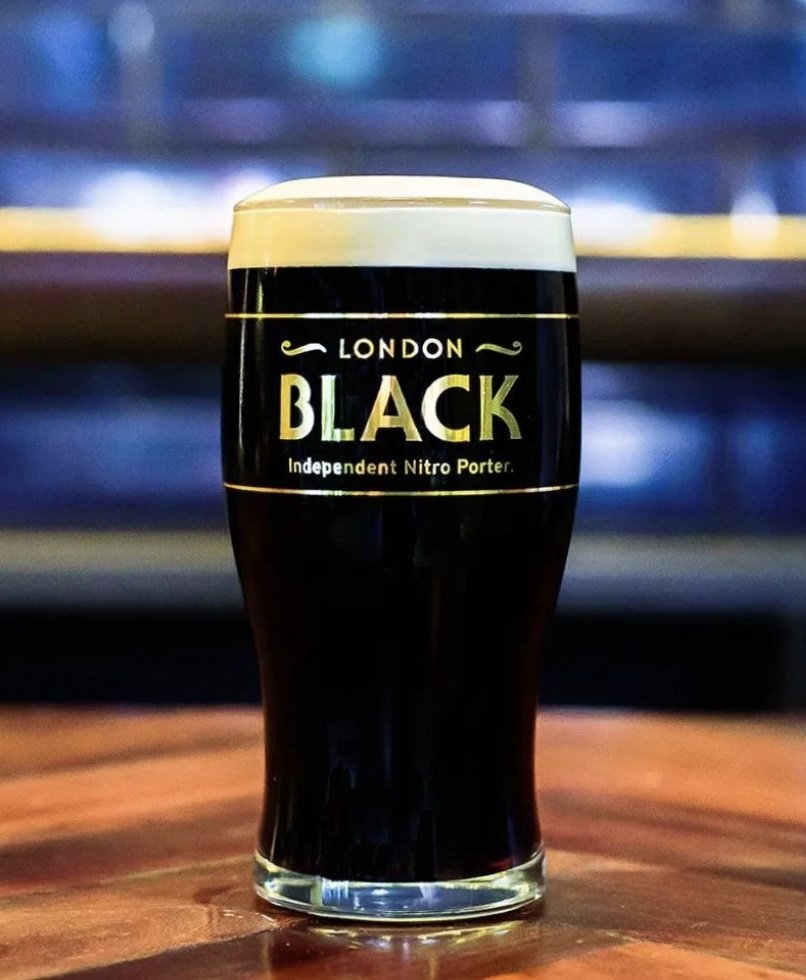 Now pouring at the Carlton. THE London Black. Absolutely delicious porter from an independent brewery. Yes please. <a href="/AnspachHobday/">Anspach & Hobday Brewery</a> <a href="/RogerProtzBeer/">Roger Protz</a> <a href="/LondonBlack_ah/">London Black</a>