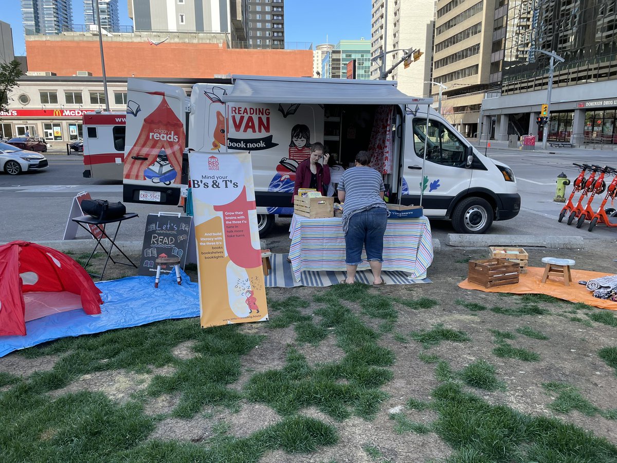 downtowncalgary's tweet photo. The Little Red Reading Van from @CalgaryReads is back at Century Gardens tomorrow from 10 am - 2 pm.
This is a great opportunity for parents and kids to come down together and experience the joys of reading in a cozy book nook setting. #downtowncalgary
https://t.co/LRLkIebekg https://t.co/gX3slbYKx4