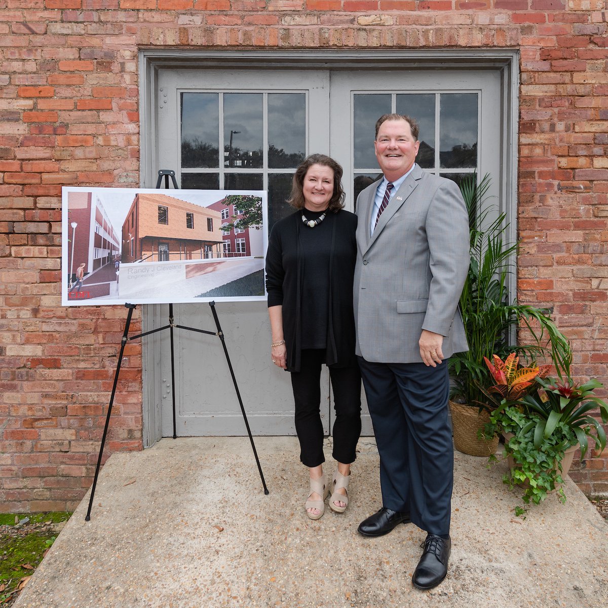 Thanks to Randy '83 and Nina Cleveland, one of the oldest buildings at <a href="/msstate/">Mississippi State</a> will soon become a state-of-the-art student services center for <a href="/MSUEngineering/">Bagley College of Engineering</a>.

📰 via 𝘈𝘭𝘶𝘮𝘯𝘶𝘴: issuu.com/msstate/docs/m…