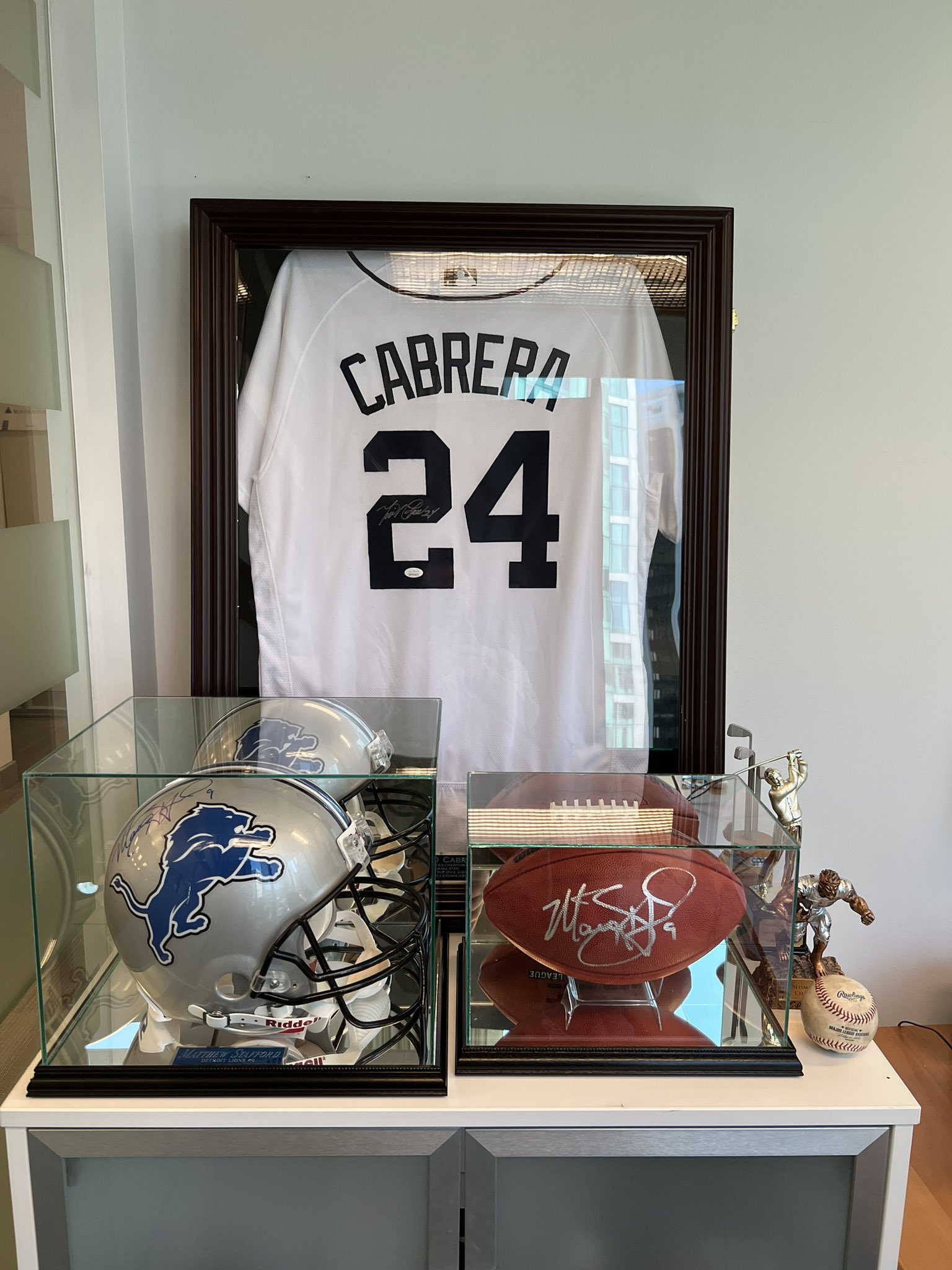 Sam on Twitter "Office sports memorabilia level 📈 https//t.co/wIwYAmq3ra" / Twitter
