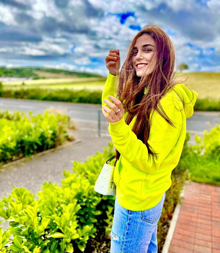 fizzalovesmaya's tweet photo. ITS MAYA DAY
#happybirthdaymayaali https://t.co/6fIpRHLnwe