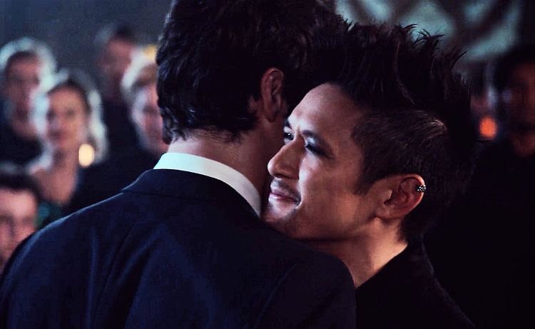 Stef__dag's tweet photo. Shadowhunters trending again ❤️➰ here’s a little malec to celebrate ❤️ let’s keep fighting ❤️ Alec and magnus definitely wouldn’t give up, so we don’t either ❤️➰
#Shadowhunters #SaveShadowhunters https://t.co/iguTnbLA91