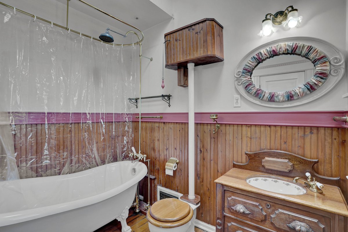 CORealEstate411's tweet image. NEW LISTING in Downtown Colorado Springs Old North End! So much history and original hardware including windows, doors, trim, and more. Covered porch, huge attached 2-car garage, butler&apos;s pantry, +. homescout.realty.com/a/toby-lorenc/… 🏡#RealtorToby #BHHS #DowntownCS #SpringsHomes #COSprings