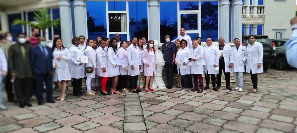 TaniaBalart's tweet photo. Hoy celebrando el día de la Rebeldía Nacional, se realiza  acto de despedida en la  Embajada Cubana en Guinea Ecuatorial, de la BMC "Henry Reeve",  presidida por la Embajadora Zaid Malluly, y el Excelentisimo Sr. Dr Salomón Enguema Owomo,Vicepresidente 1ro del Parlamento.
🇨🇺💓🇬🇶 https://t.co/LR619G2DqR