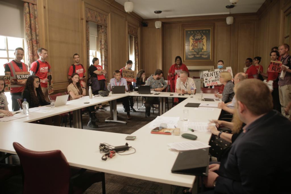 WHITEWASH! 🚨 STITCHUP! 🚨 This afternoon we stormed the Living Rent Commission meeting! The Commission is a group of organisations set up to tackle the renting crisis. It has been stitched up by @MarvinJRees , who banned ACORN but decided to invite plenty of landlords.