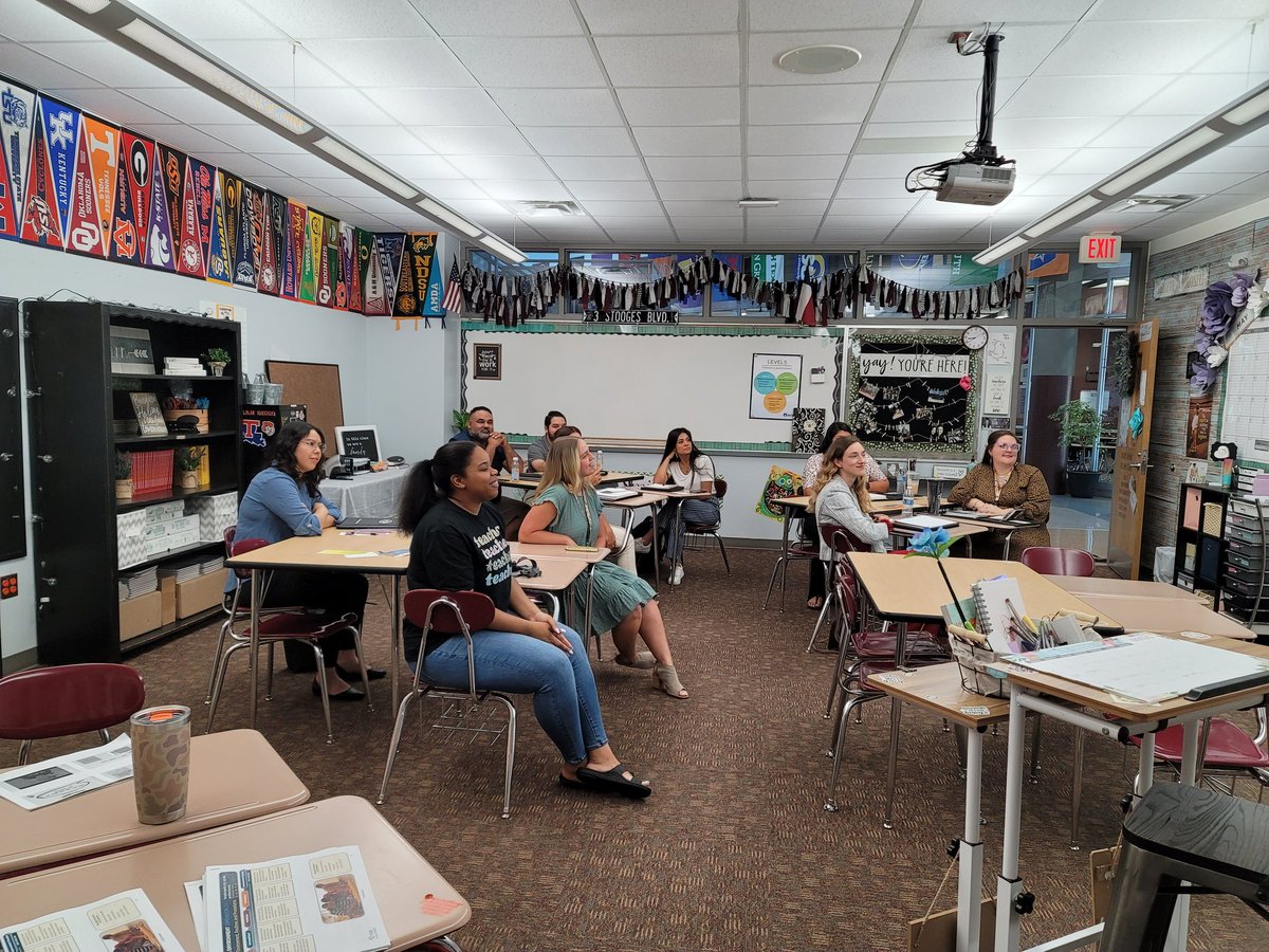 skeyte4th's tweet photo. Great first day of new teacher training! https://t.co/MONUKaqJLM