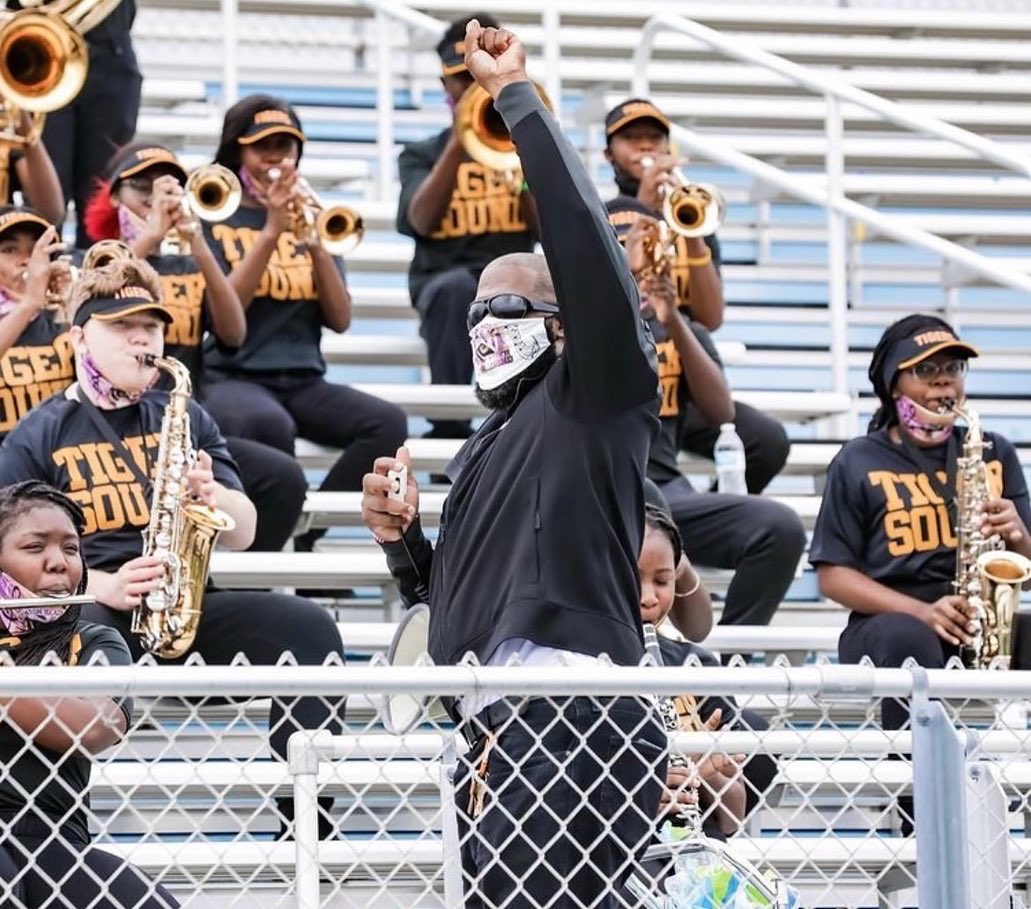 TigerSoundBand's tweet photo. We would like to wish Mr. Anthony D.
Barfeild Il a happy birthday🎈💜💛! We will always remember and cherish the memories we shared as a band. Good luck to you and your family in all your future endeavors! https://t.co/YF3MhRUNqQ