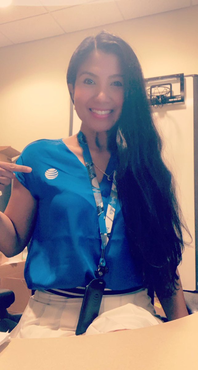 I really just want to show off my pretty blue AT&amp;T brand top. 😅 Proud to be part of AT&amp;T family and wearing the brand❤️ <a href="/Memphis_CC/">Mighty Memphis</a> #LifeAtATT