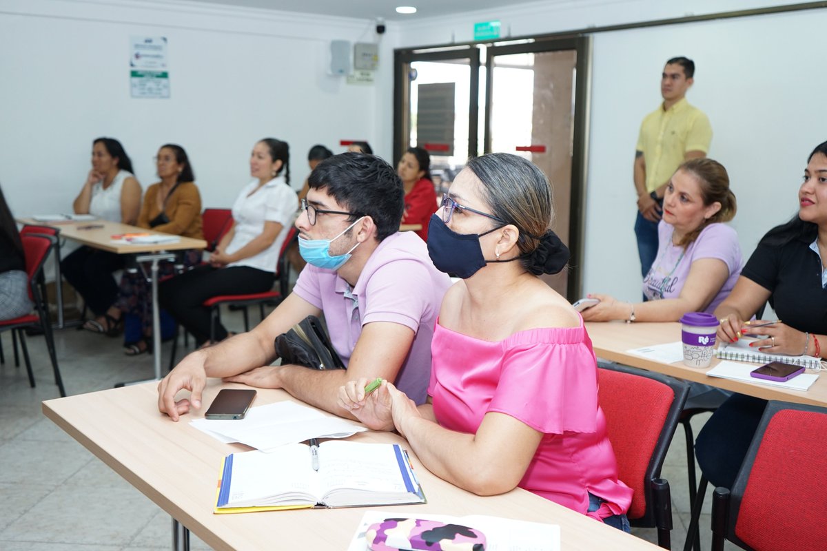 CCHuila's tweet photo. 📣 #HuilaEmpresarial | En el proyecto Huila Empresarial, una iniciativa de la @HuilaGob y la @CCHuila, y dando continuidad al programa #TalentoE, los emprendedores recibieron el segundo taller de Mercadeo y Ventas.🚀 https://t.co/5rpyYnPTTi