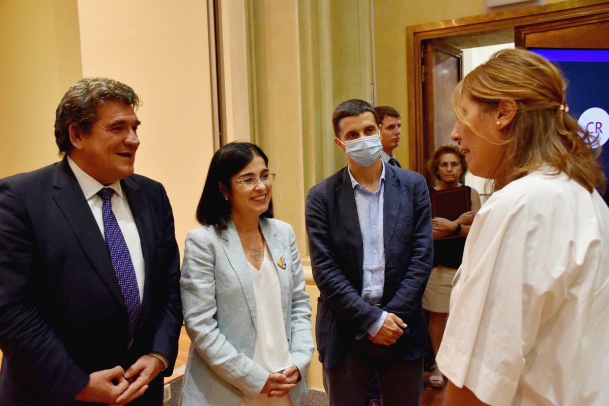 CarolinaDarias's tweet photo. Con las personas afectadas con @Sindromecolza en la entrega de la Declaración Institucional que simboliza el compromiso para seguir avanzando en la protección del colectivo @joseluisescriva @sanidadgob @inclusiongob https://t.co/lVLyrkc36I
