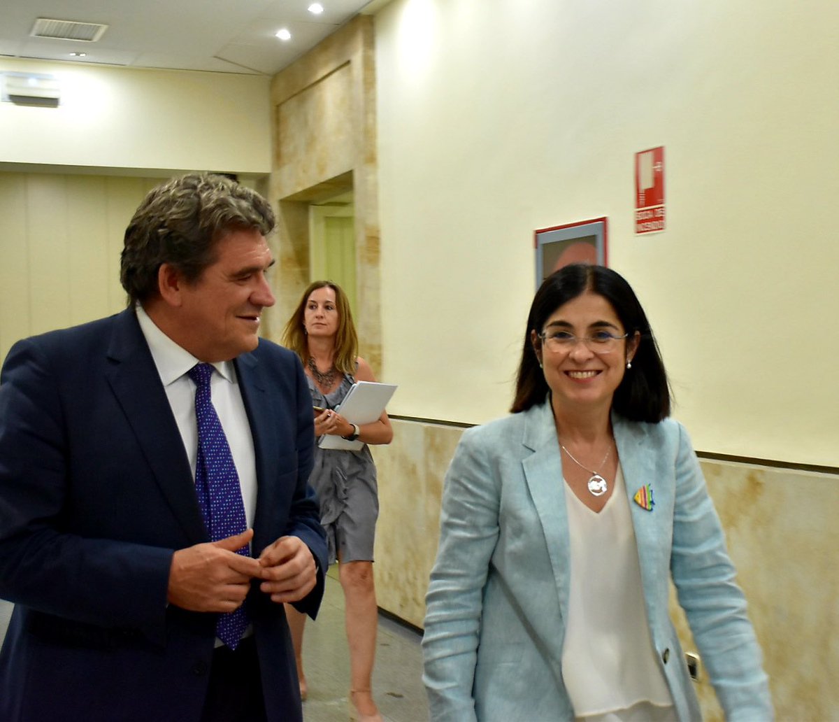 CarolinaDarias's tweet photo. Con las personas afectadas con @Sindromecolza en la entrega de la Declaración Institucional que simboliza el compromiso para seguir avanzando en la protección del colectivo @joseluisescriva @sanidadgob @inclusiongob https://t.co/lVLyrkc36I