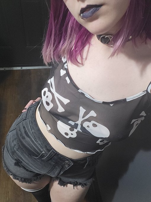 Cozygothic: Goth, Submissive, Brat.’s pics and videos