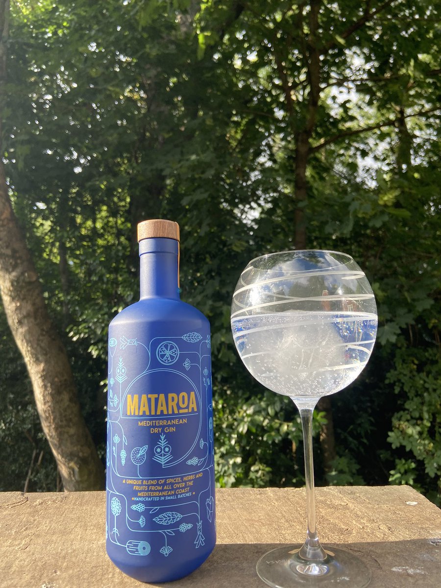 Picked up #MataroaGin by #Melissanidi distillery whilst in #Rhodes #Greece
True #Mediterranean flavour bomb with, amongst others, orange, lemon, bay, coriander, chamomile, plus a touch of #lavender (?)
Here, with <a href="/FeverTreeMixers/">Fever-Tree Mixers</a> #Med
Exceptional #GreekGin #Gin
UK <a href="/MasterOfMalt/">Master of Malt</a>