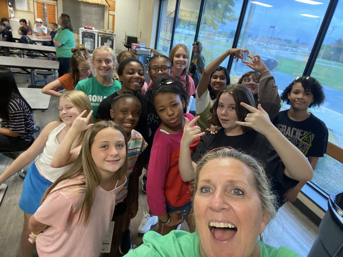 Loved seeing <a href="/NatcherFRC/">Natcher FRC</a> Leading Ladies <a href="/DrakesCreekMS/">Drakes Creek Middle</a> Gator Camp. Have a great year ladies 🦋
